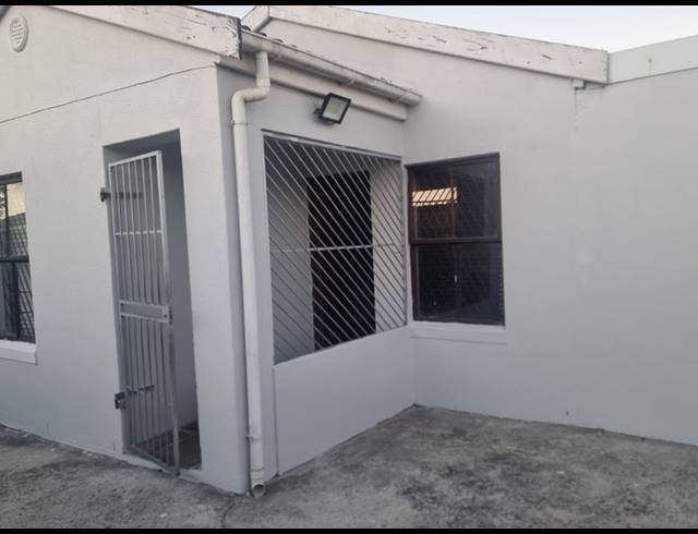 2 BEDROOM HOUSE FOR SALE IN RONDEVLEI PARK